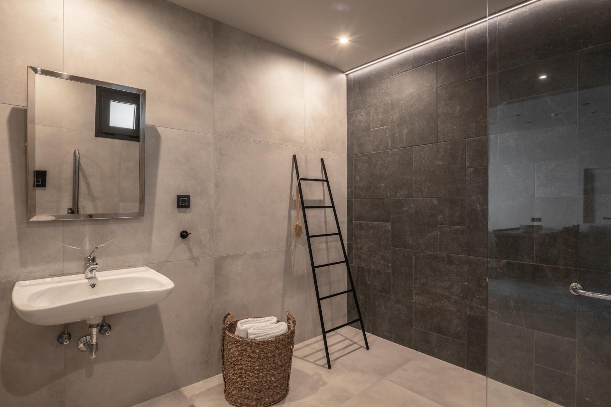 Aku Suites With Private Pools Stalís Room photo
